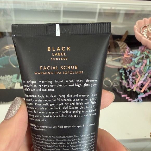 Sunless Black Label Facial Scrub - Black & Gold - Picture 4 of 7
